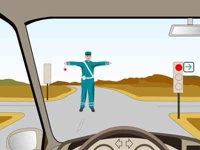 Reguliuotojo rankos ištiestos į šalis