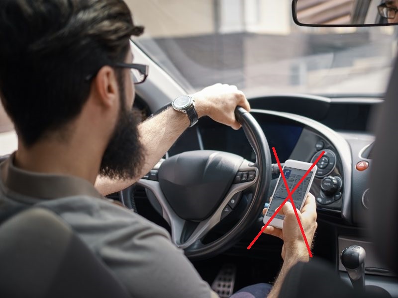 Draudimas naudotis mobiliojo ryšio priemonėmis rankomis