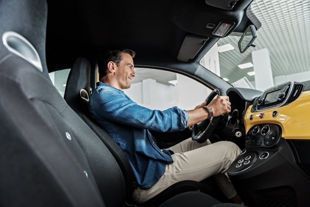 Kaip taisyklingai sureguliuoti automobilio sėdynę?