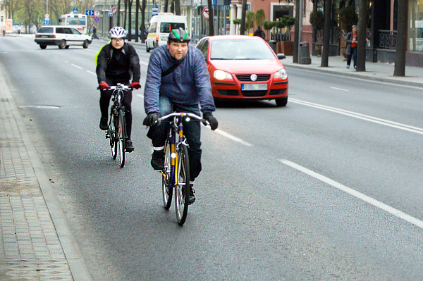 Užimkite visą juostą, kurią važiuojate